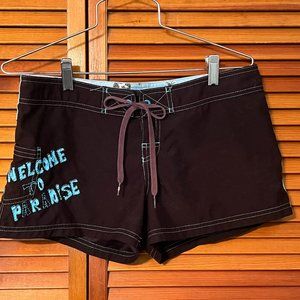 Early 2000s Junior's Billabong Welcome to Paradise Board Shorts -  Size 7
